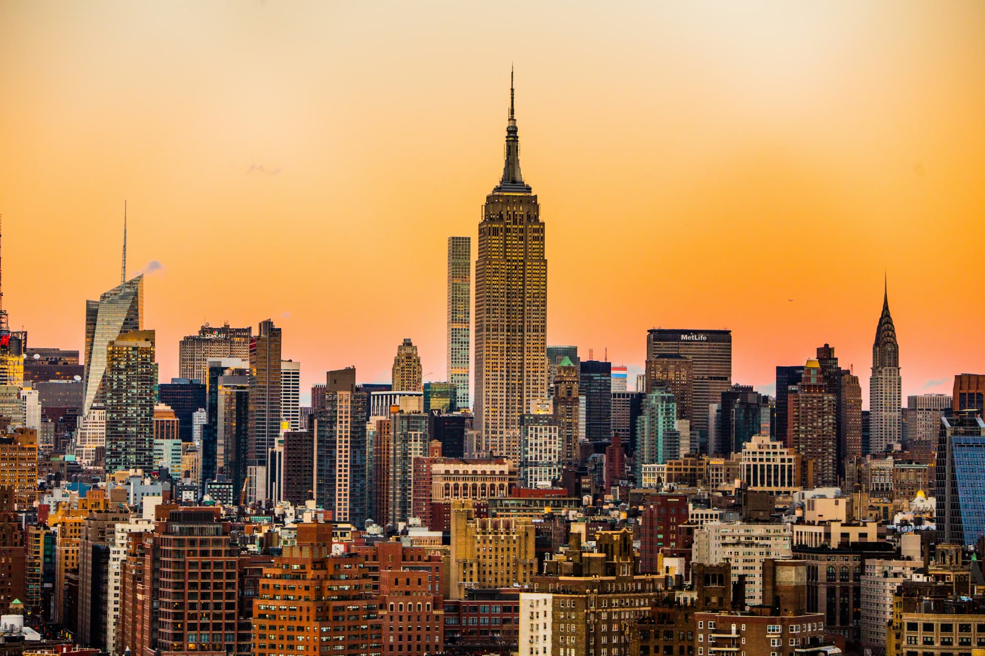 Solnedgang over skyskraperne i New York
